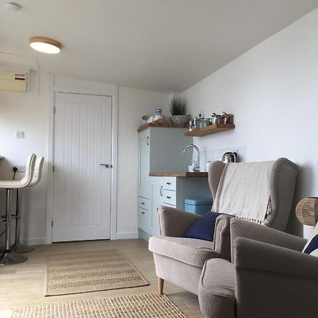 1-Bedroom Chalet With Parking On Site Looe Extérieur photo